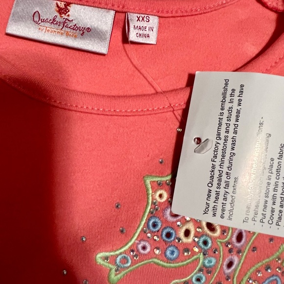 QUAKER FACTORY EMBROIDERED AND CRYSTAL TEE - Picture 8 of 8